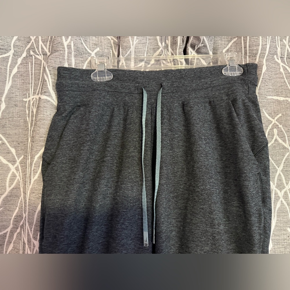 Lululemon Women’s Charcoal Joggers size 10 ready to rulu - Picture 2 of 4